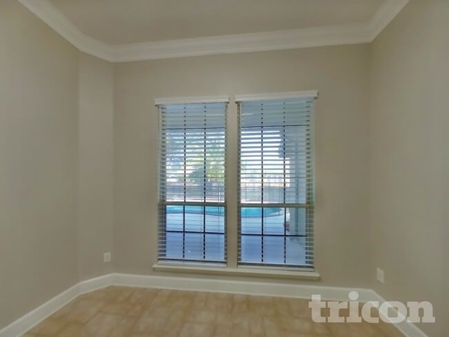 Building Photo - 1137 Hideaway Dr N