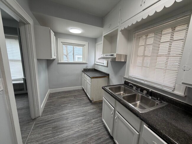 Building Photo - 20 Bismark-