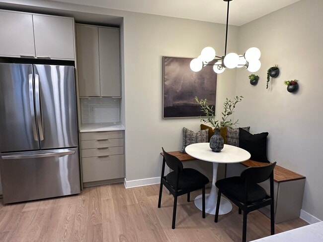 Building Photo - 9175 Kardel Dr