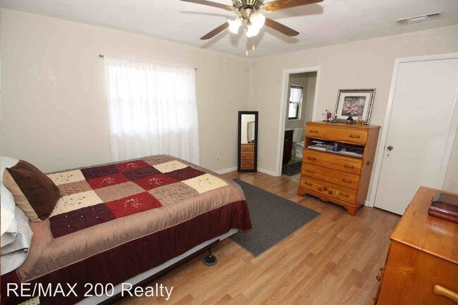 Building Photo - 3 br, 2 bath House - 1101 Pine Sap Court