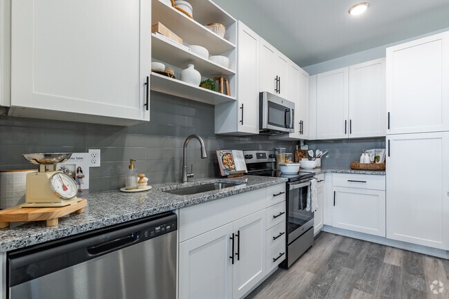 1BR, 1BA - 807SF - Kitchen - Addison Farms