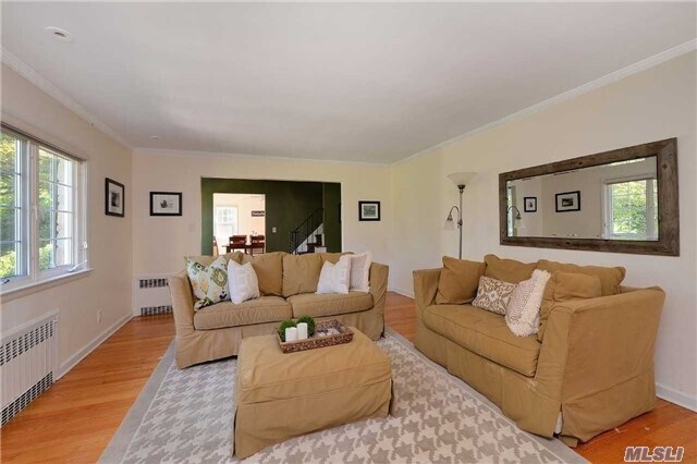 Building Photo - 10 Ridgeway Rd