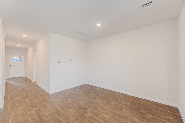 Foto del edificio - 21012 Abigail Fillmore Rd