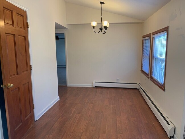 Building Photo - 1290 Bablon
