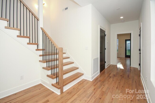 Foto del edificio - 1110 Greenleaf Ave