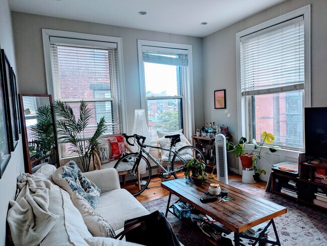Building Photo - 483 Beacon St