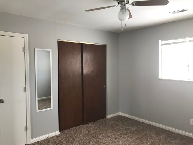 Dormitorio principal - 203 Shari Dr