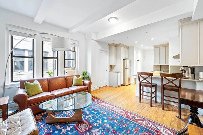 Building Photo - 157 E 72nd St