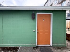 Building Photo - 734 E 14th Ave
