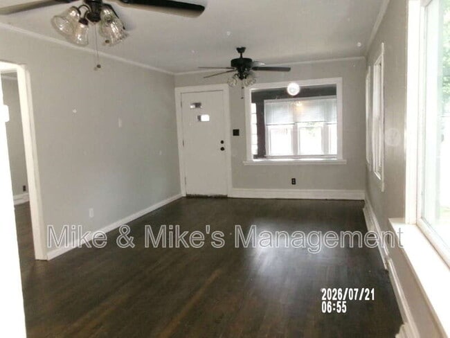 Building Photo - 403 N 61st St