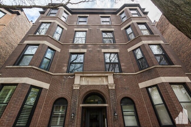 Building Photo - Rarely available 2bed/2ba walk up condo fo...