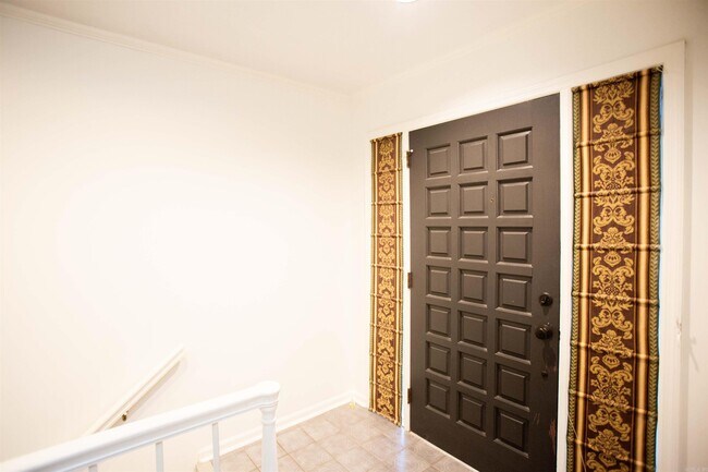 Building Photo - 1506 Alberta Dr