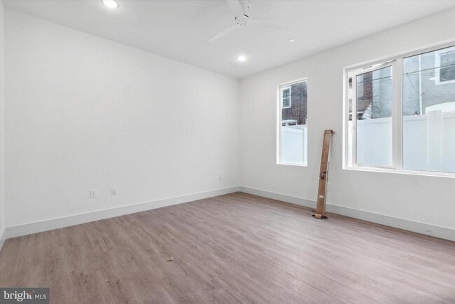 Building Photo - 1221 E Fletcher St