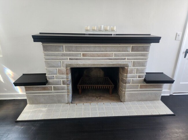 Building Photo - 5679 Valleyview Dr