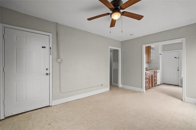 Building Photo - 814 3rd St N