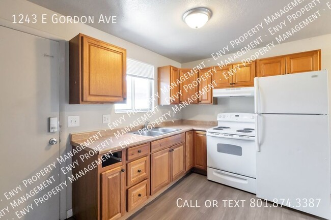 Building Photo - Fantastic Pet-Friendly 2 Bed - 1.5 Bath To...