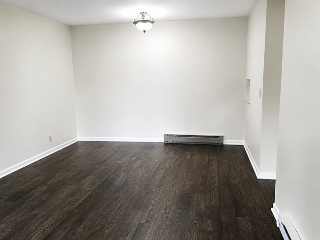 Building Photo - Location, Location, Location! 2-Bedroom Condo Near Vanderbilt
