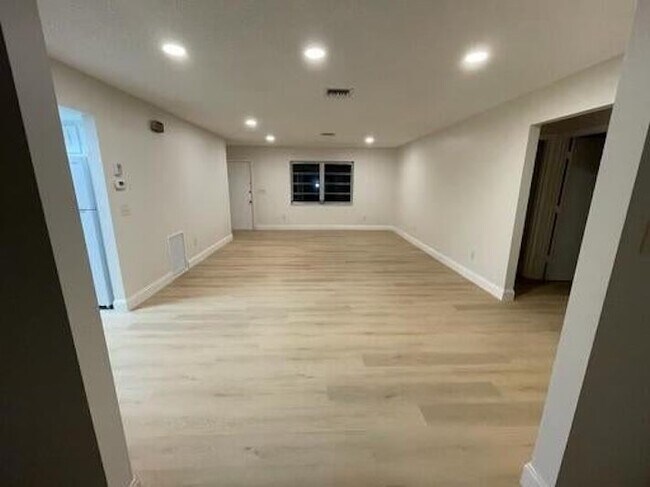 Foto del edificio - 1104 SW 24th St