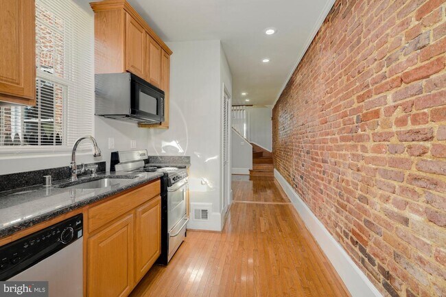 Building Photo - 1607 A St SE