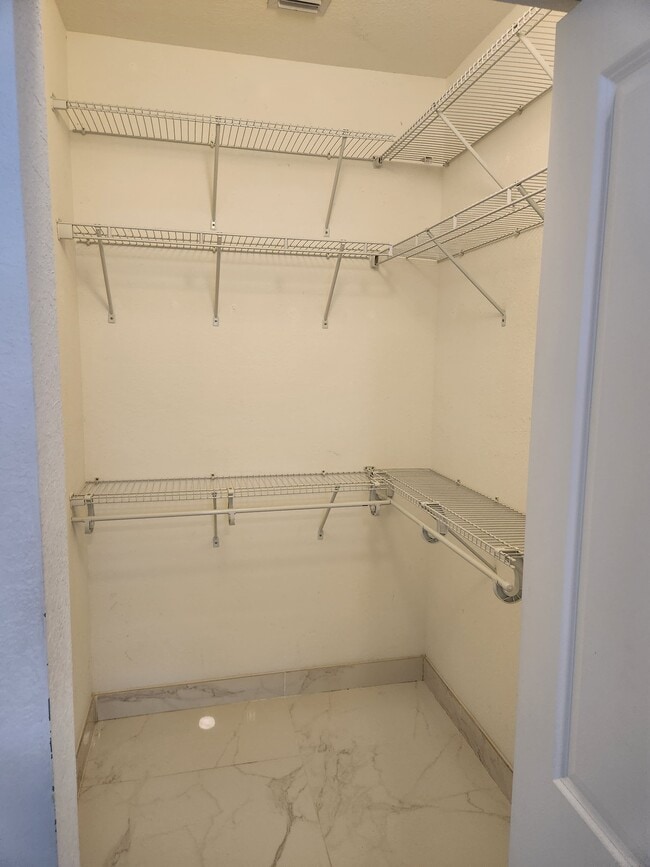 Building Photo - 212 SE 23rd Ter