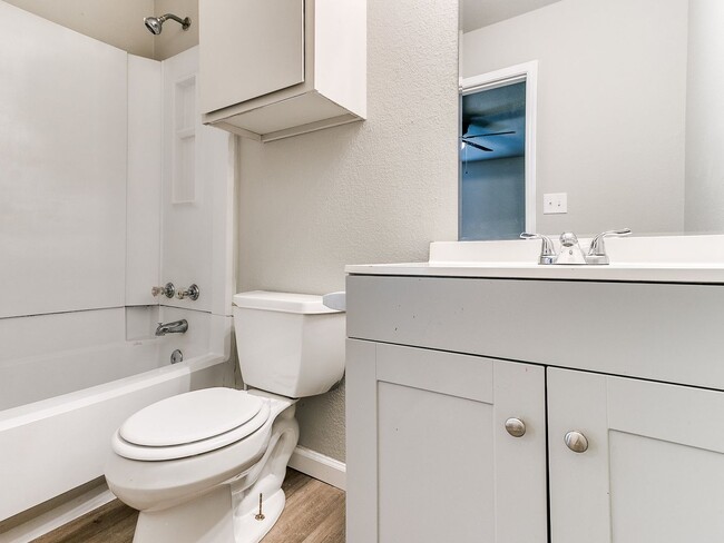 Building Photo - Updated 3 Bedroom, 2 Bathroom Duplex in the Heart of Broken Arrow!