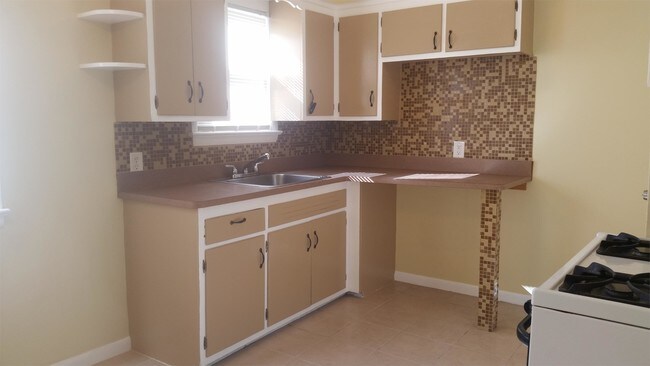 Foto del edificio - 596 E 305th St