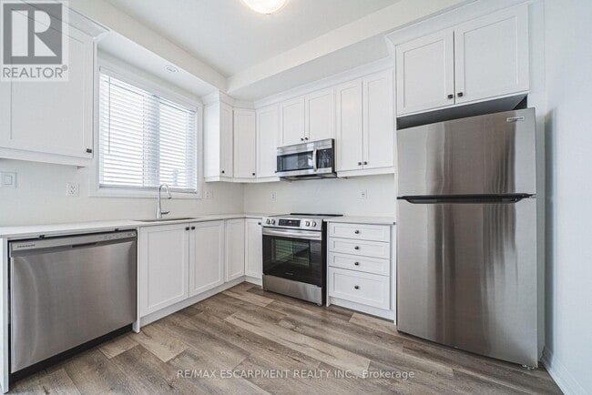 Building Photo - 120 Court Dr