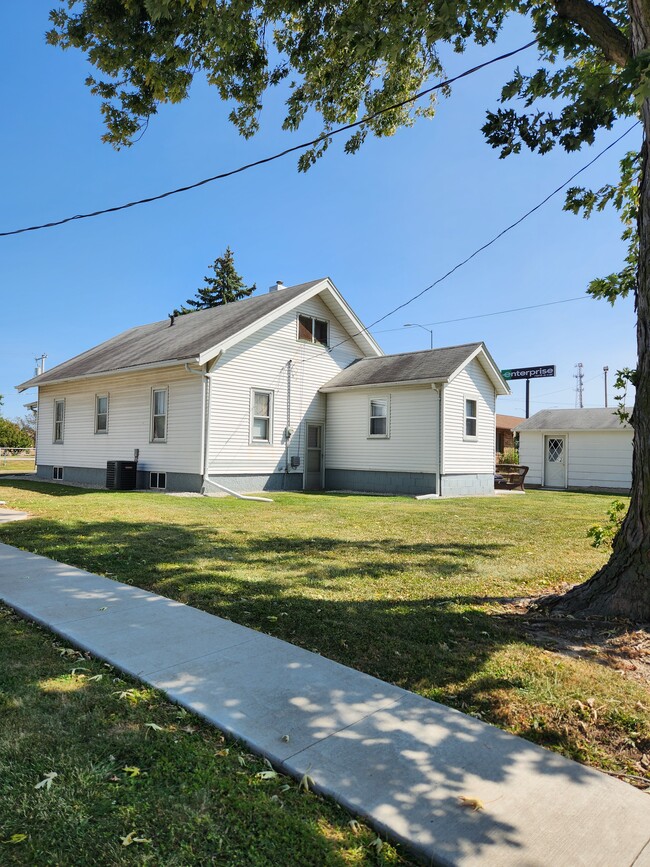 Building Photo - 2213 N Roosevelt Ave