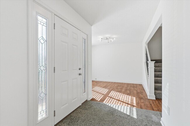 Foto del edificio - 421 S Village Cir