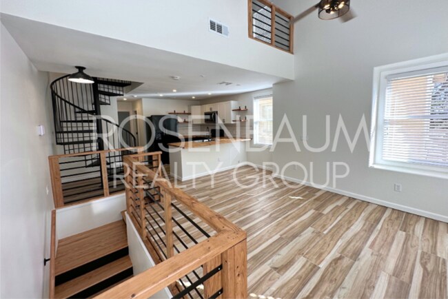 Foto del edificio - Stylish 3-story townhome in The Gardens Co...