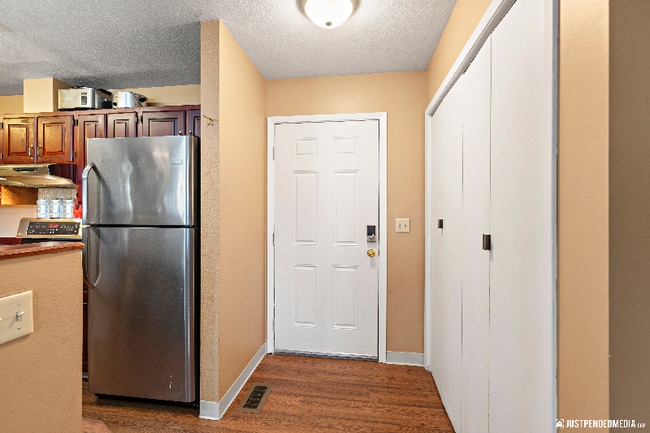 Foto del edificio - 3030 Denali St