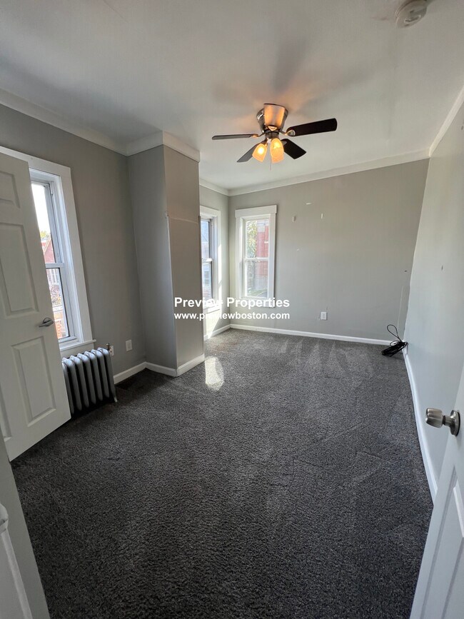 Foto del edificio - 696 Broadway