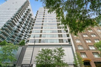 Building Photo - 1345 S Wabash Ave
