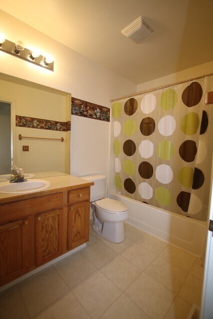 Building Photo - Light and Bright 3 Bedroom South Anchorage...