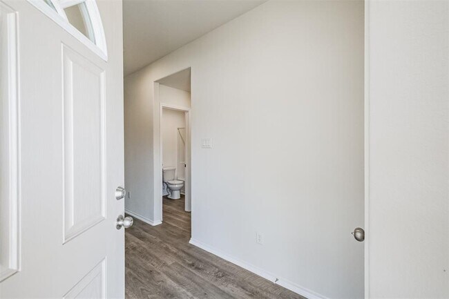 Foto del edificio - 14404 Conifer Dr