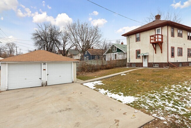Building Photo - 3532 Longfellow Ave