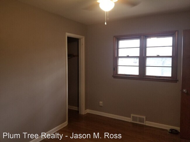 Building Photo - 3 br, 1 bath House - 1810 Dix Road