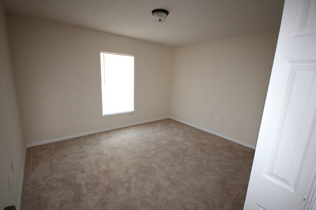 Building Photo - Affordable  Deltona Home!