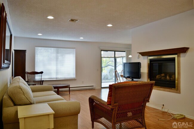 Building Photo - 94 Salix Plaza
