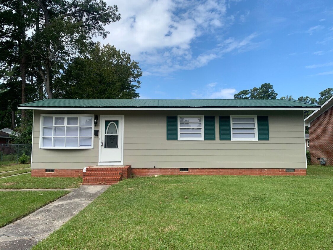 Foto principal - 2-Bedroom, 1-Bath House