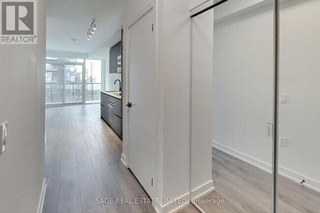 Photo du bâtiment - 117-2117 Broadway Ave