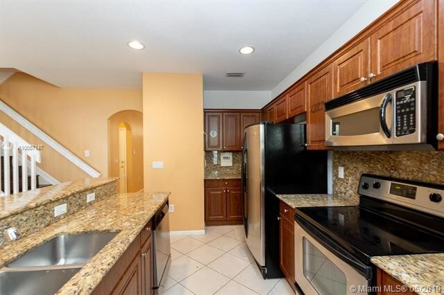 Building Photo - 2620 SW 84th Ter  104