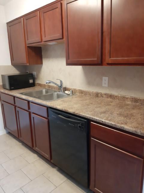 Kitchen - 4200 Montgomery Blvd NE