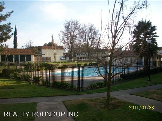 Building Photo - 7728 La Mancha Way