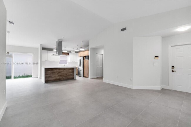 Foto del edificio - 5212 NW 112th Ct
