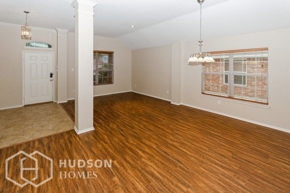 Building Photo - 320 Bayberry Dr