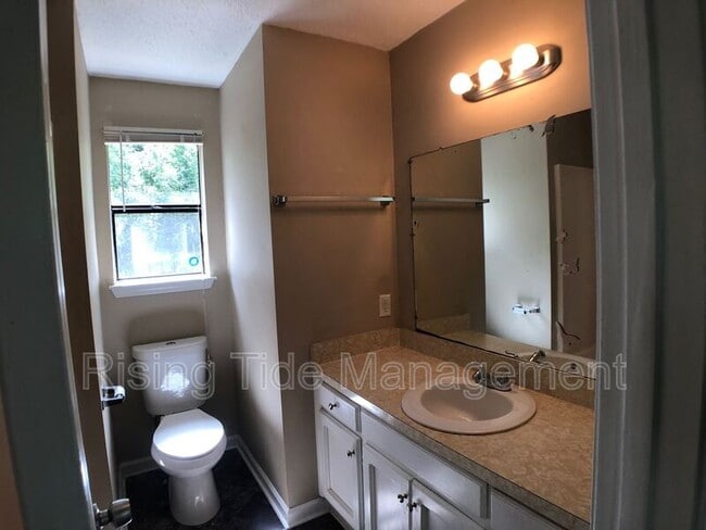 Foto del edificio - 1200 Birchwood St