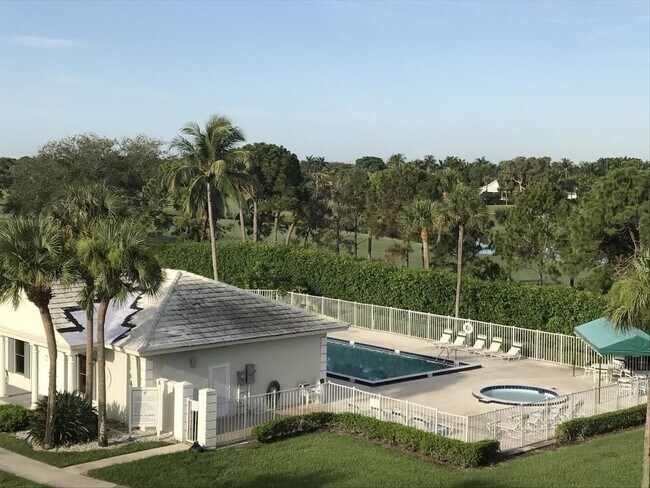 Foto del edificio - 3511 Village Blvd