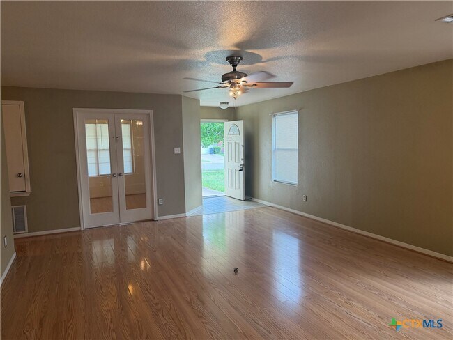 Foto del edificio - 2300 Maedell Dr