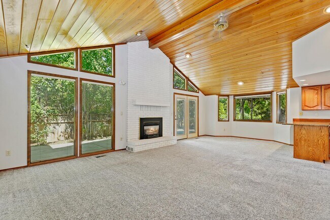Building Photo - 4956 Riverfront Pl